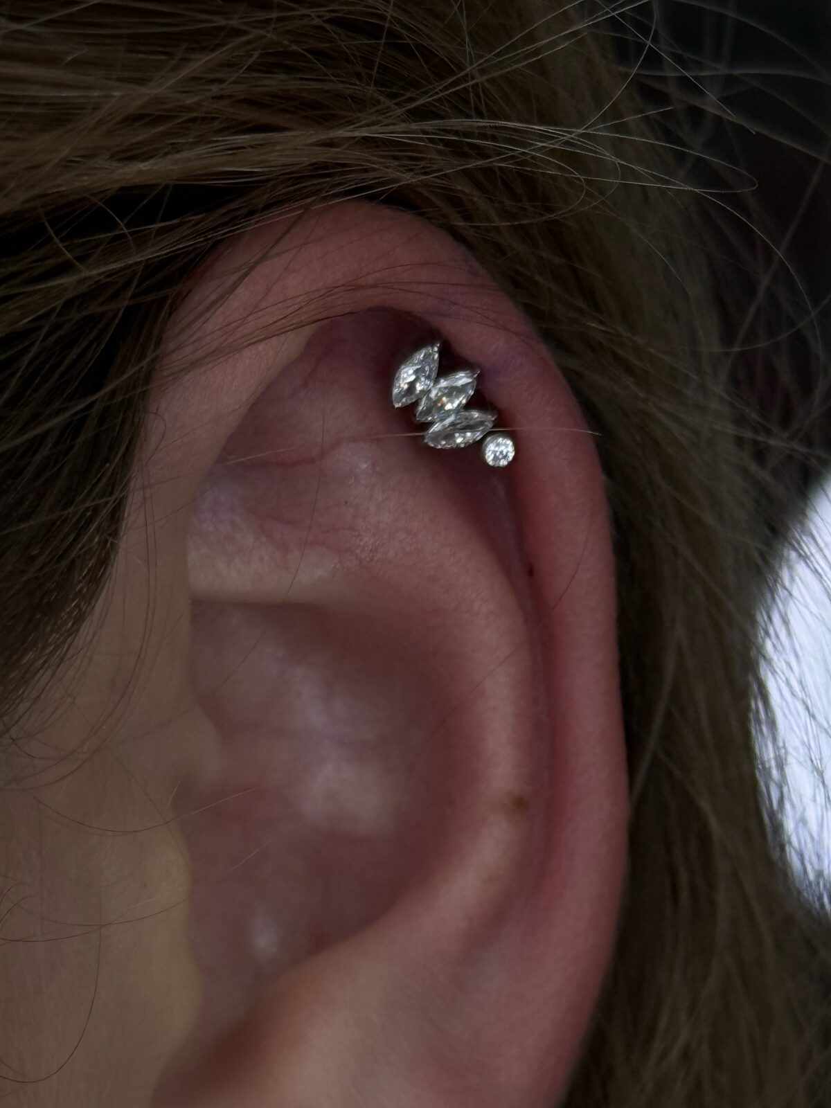 Piercing flat helix con joya de marquesas