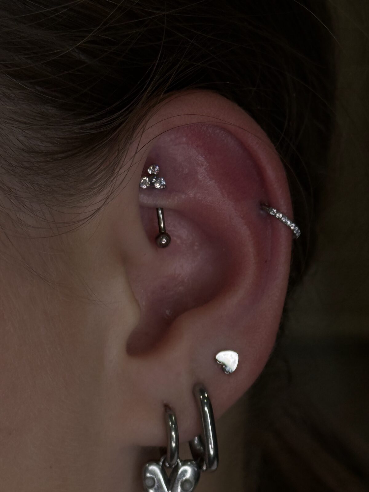 Piercing rook, aro en helix y lóbulos