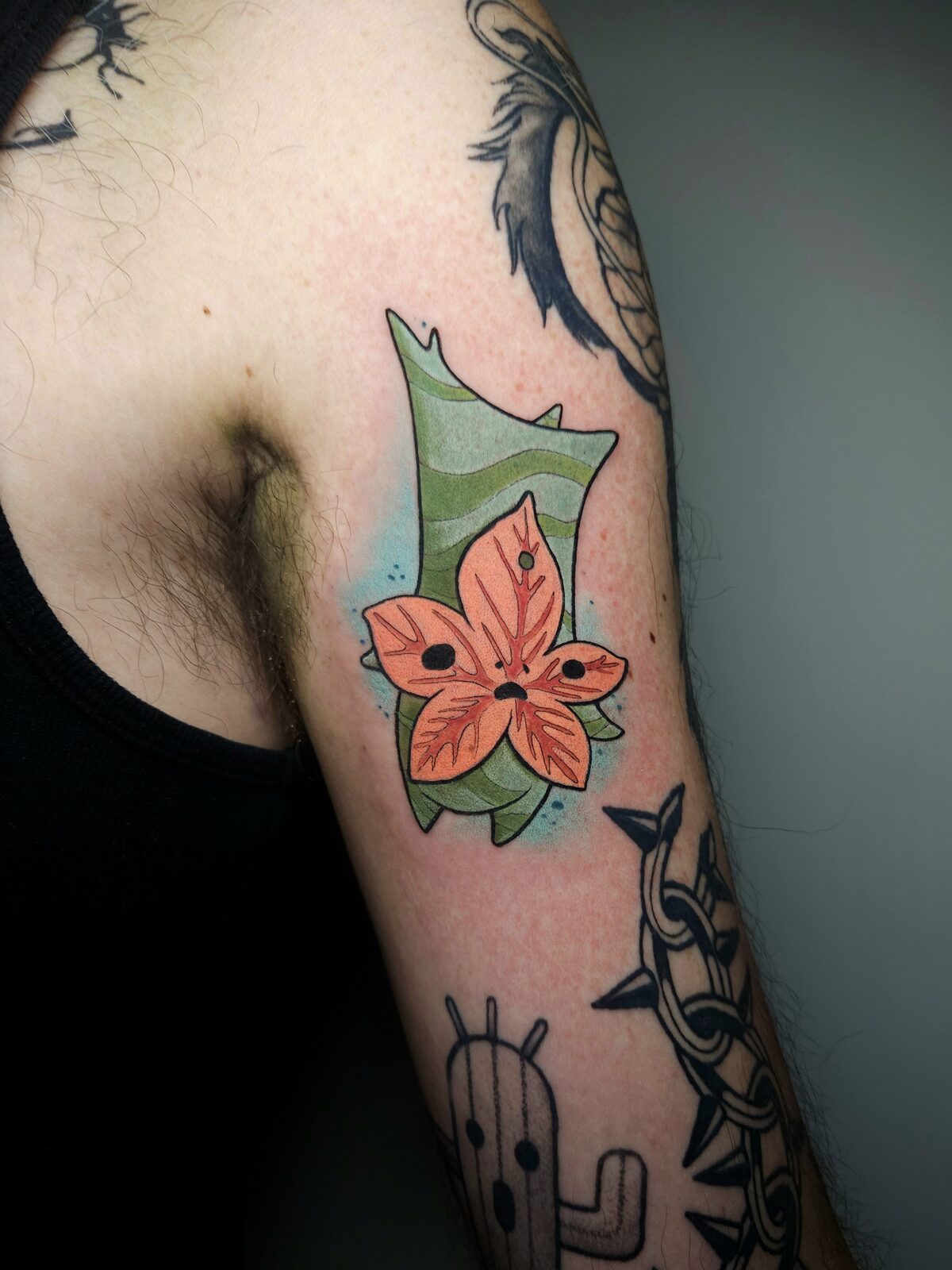 Korok de The Legend of Zelda a color en el brazo